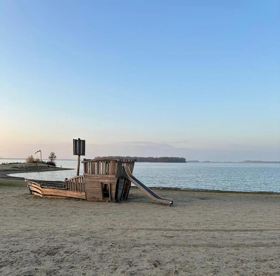 Traum Ferienhaus Mit Dachterrasse Am Veluwemeer フルスホルスト エクステリア 写真